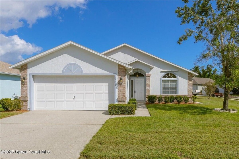 This beautifully maintained 3 bed, 2 bath home sits on a - Beach Home for sale in Palm Bay, Florida on Beachhouse.com