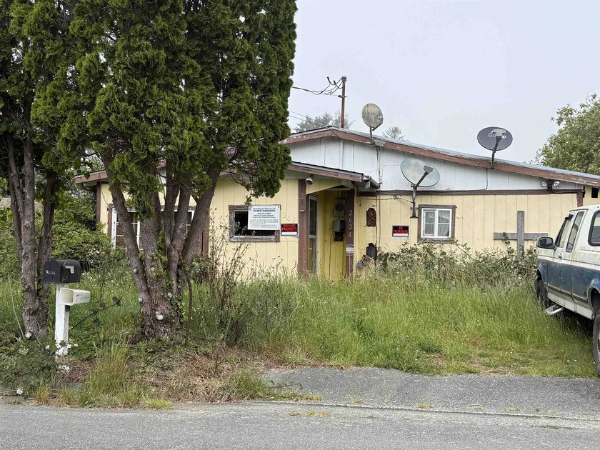 Investor special on an oversized 0.33 acre lot with utilities - Beach Home for sale in Crescent City, California on Beachhouse.com