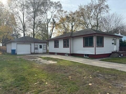 This cozy 2 bedroom, 2 bath home is ideally located near Lake - Beach Home for sale in Muskegon, Michigan on Beachhouse.com