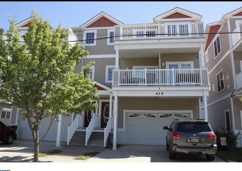 Well Maintained 3-bedroom, 2 bath top floor residence features - Beach Condo for sale in Wildwood, New Jersey on Beachhouse.com