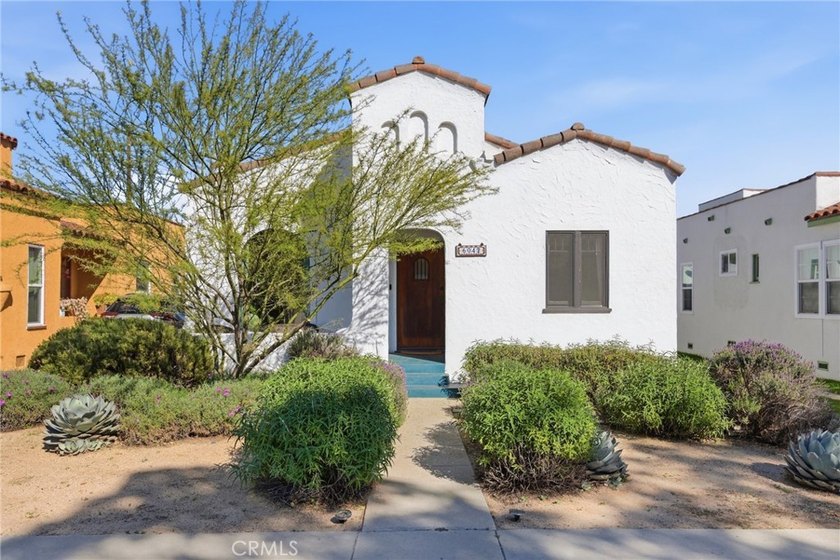 Welcome home to this beautiful 2-bedroom, 1-bath - Beach Home for sale in Long Beach, California on Beachhouse.com