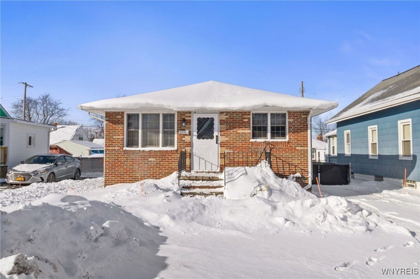 Welcome to 4163 South Park Avenue! Walk in to your country - Beach Home for sale in Buffalo, New York on Beachhouse.com