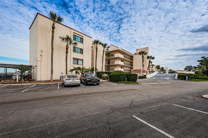 Enjoy spectacular views of Boca Ciega Bay from the moment you - Beach Condo for sale in St. Petersburg, Florida on Beachhouse.com