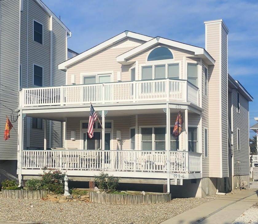 Oversized Lot o Central Location o Expansive Decks o Garage + 3 - Beach Condo for sale in Ocean City, New Jersey on Beachhouse.com