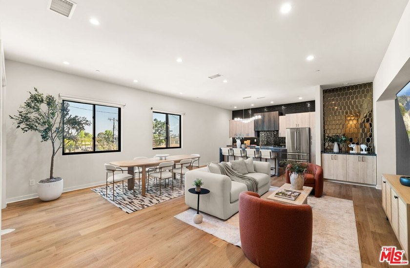 Step into refined loft-style luxury living in the heart of Costa - Beach Condo for sale in Costa Mesa, California on Beachhouse.com