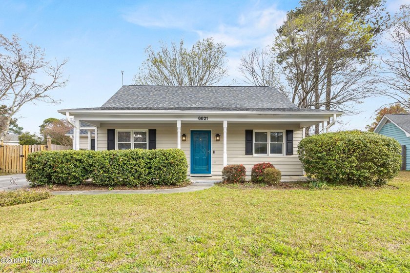 Welcome to 6621 Sunwood Circle, a well-maintained 3-bedroom - Beach Home for sale in Wilmington, North Carolina on Beachhouse.com
