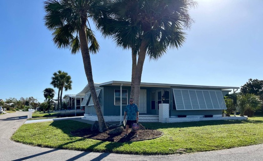 Welcome to 948 Roseau E. This two bedroom, two bath home - Beach Home for sale in Venice, Florida on Beachhouse.com