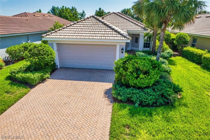 Welcome to your dream home in prestigious Colonial Country Club! - Beach Home for sale in Fort Myers, Florida on Beachhouse.com