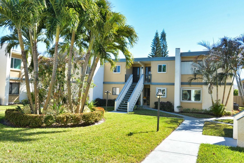 Don't walk Run! Impeccable 2BED/2BA/1Carport only 1st Floor - Beach Condo for sale in Jensen Beach, Florida on Beachhouse.com