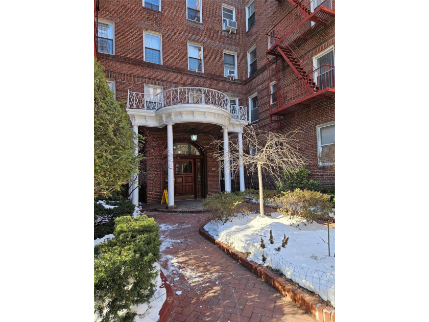 Welcome to the Stanwix cooperative. The Stanwix is a prewar, pet - Beach Home for sale in Forest Hills, New York on Beachhouse.com