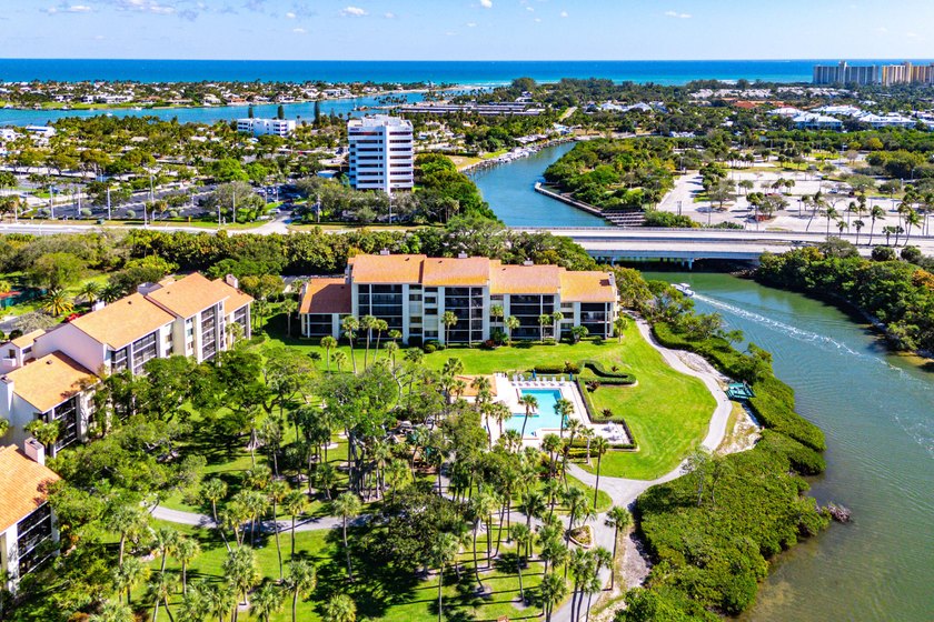 Fully renovated 3-bed, 2-bath condo in highly desirable gated - Beach Condo for sale in Jupiter, Florida on Beachhouse.com