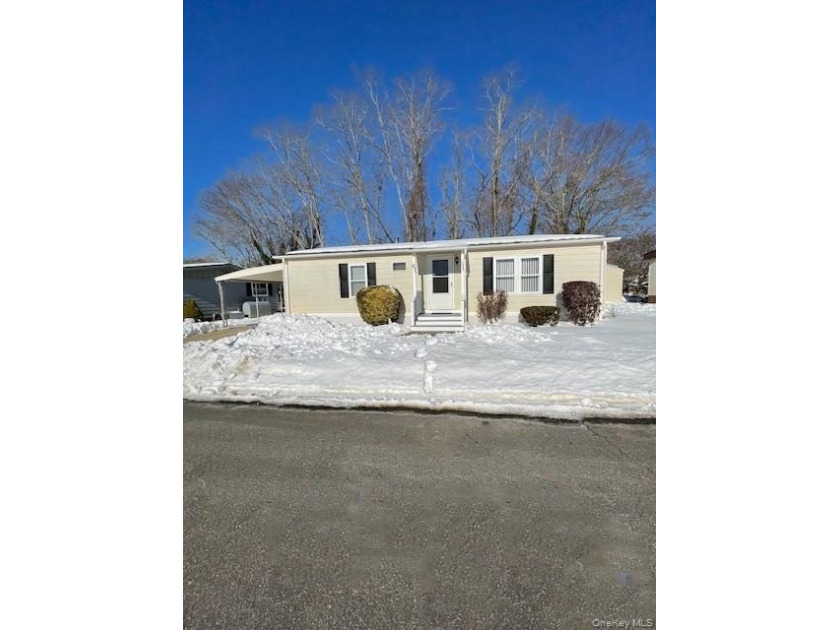 Welcome to easy, low-maintenance living in the desirable - Beach Home for sale in Riverhead, New York on Beachhouse.com