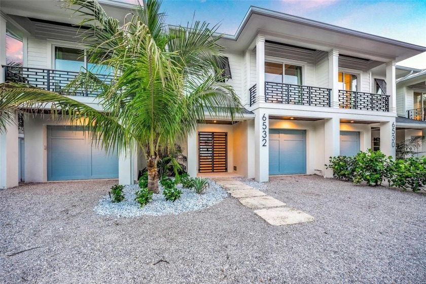 LOCATION, LOCATION, LOCATION ON BEAUTIFUL SIESTA KEY!!! - Beach Home for sale in Sarasota, Florida on Beachhouse.com