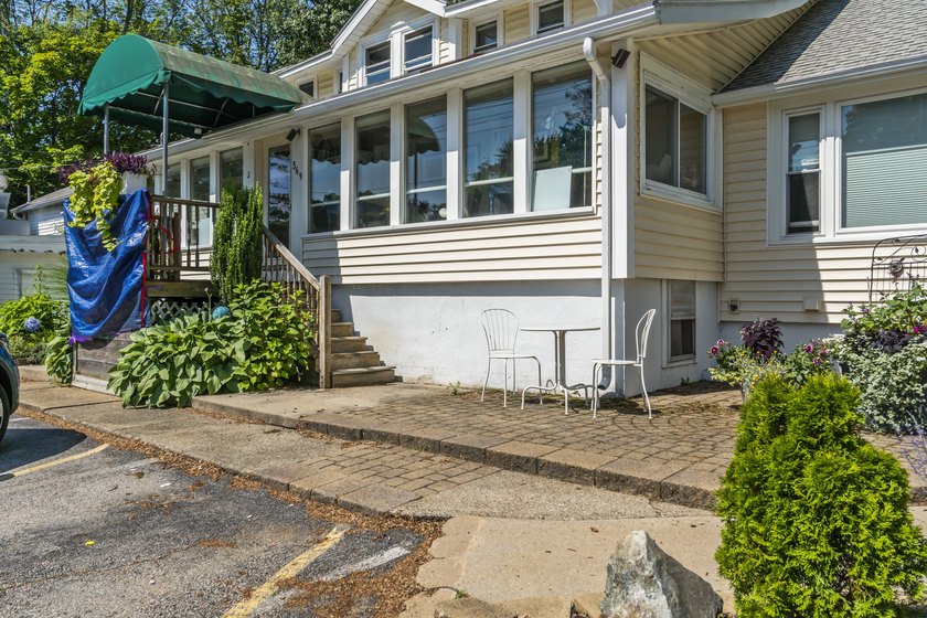 Welcome to Ogunquit! If you're looking for a huge flexible 2 - Beach Condo for sale in Ogunquit, Maine on Beachhouse.com