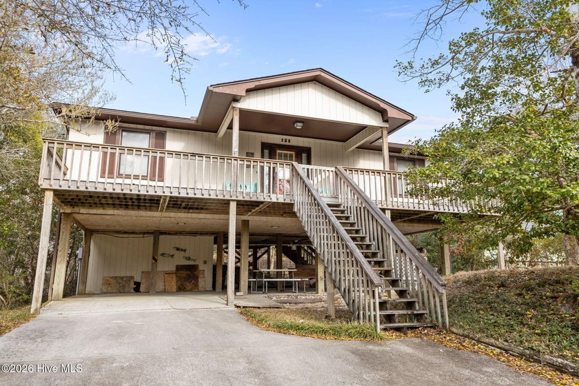 Nestled in the peaceful Deer Horn Dunes community of Emerald - Beach Home for sale in Emerald Isle, North Carolina on Beachhouse.com