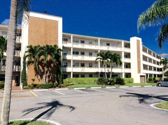 2/2, 4th floor CORNER, no one is above you, updated eat in - Beach Condo for sale in Boca Raton, Florida on Beachhouse.com