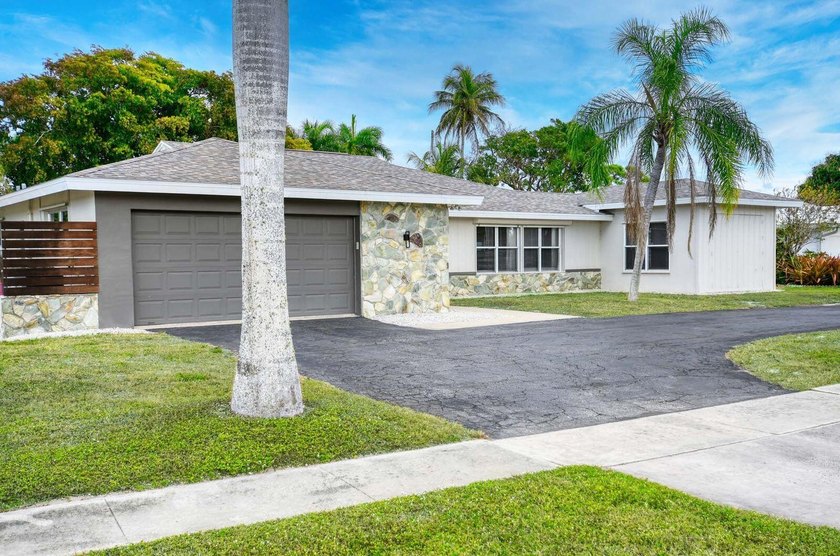 Immaculately kept home inside and out. Marco Island spacious - Beach Home for sale in Marco Island, Florida on Beachhouse.com