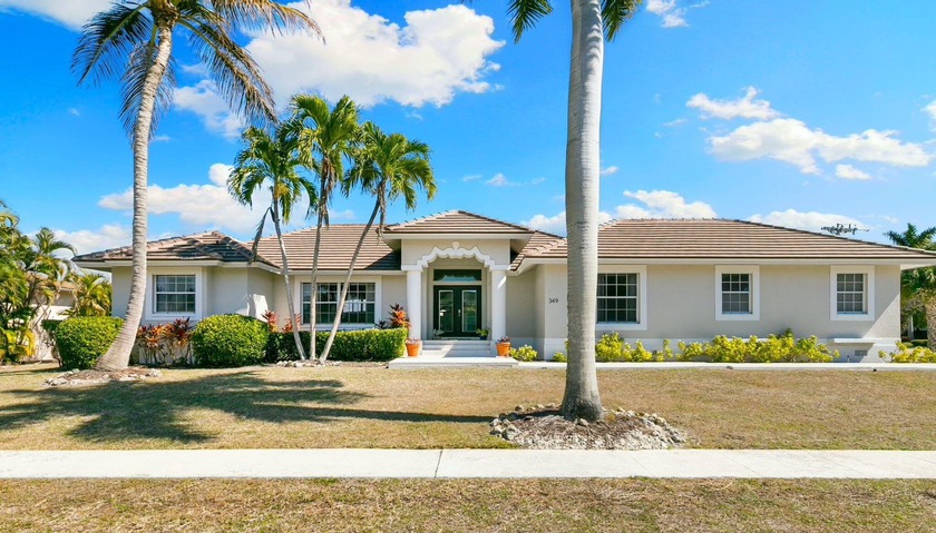 Welcome to paradise in this beautiful waterfront home in the - Beach Home for sale in Marco Island, Florida on Beachhouse.com
