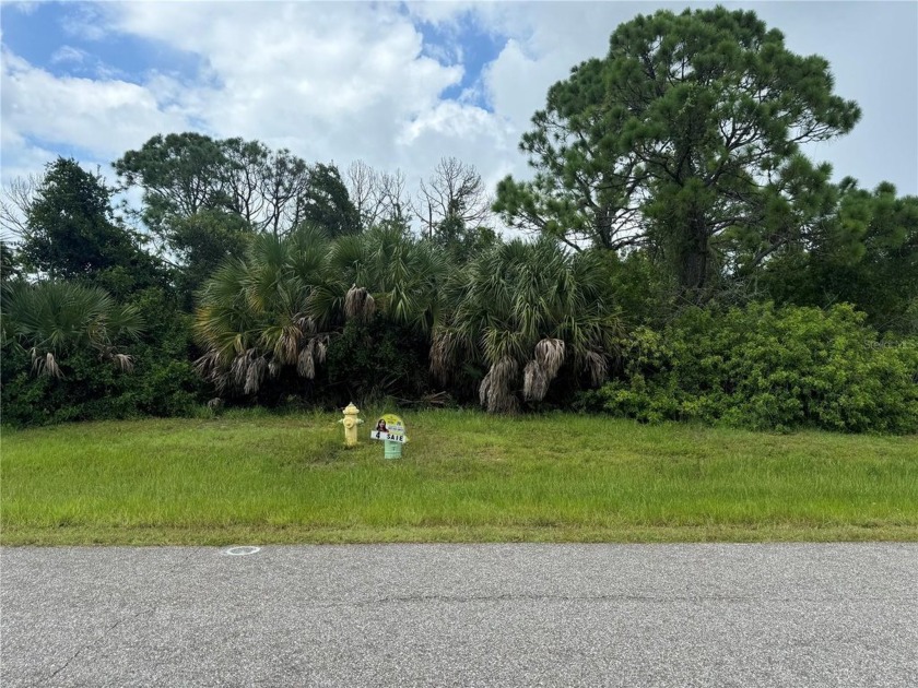 Build Your Dream Home Near the Beach!
Discover the perfect - Beach Lot for sale in Rotonda West, Florida on Beachhouse.com