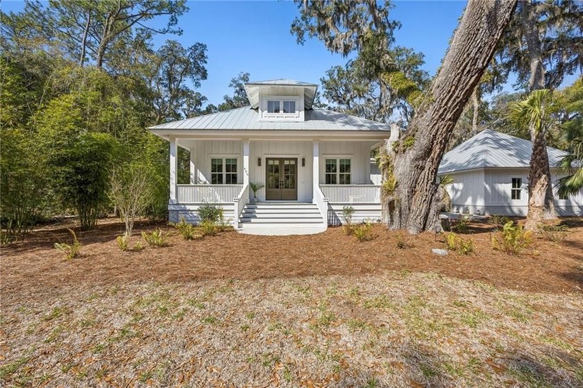 NEARLY NEW THREE-BEDROOM HOME NESTLED BENEATH MATURE TREES ON A - Beach Home for sale in Saint Marys, Georgia on Beachhouse.com