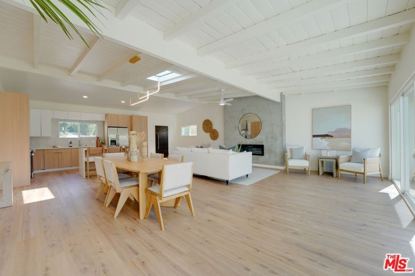 Modern, laid-back luxury in a rare coveted locale, fully updated - Beach Home for sale in San Diego, California on Beachhouse.com