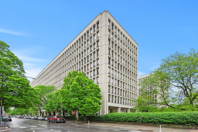 Step into this sun filled 2-bedroom, 2-bath condo located in the - Beach Condo for sale in Chicago, Illinois on Beachhouse.com