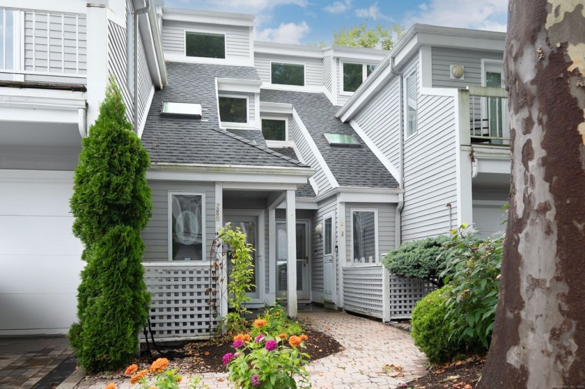 Come see this breathtaking move-in-ready waterfront townhouse - Beach Condo for sale in Stratford, Connecticut on Beachhouse.com