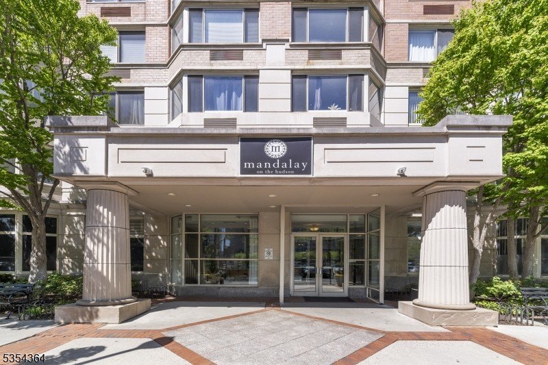 Welcome to Waterfront Luxury Living in Jersey City Step into - Beach Condo for sale in Jersey City, New Jersey on Beachhouse.com