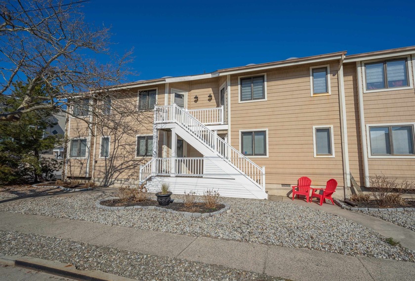 This exceptionally updated top-floor condo unit with spacious - Beach Condo for sale in Avalon, New Jersey on Beachhouse.com