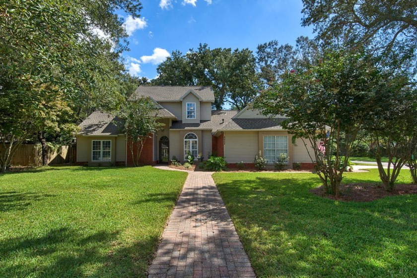 Welcome home to Windlake! This wonderful two-story home in the - Beach Home for sale in Niceville, Florida on Beachhouse.com