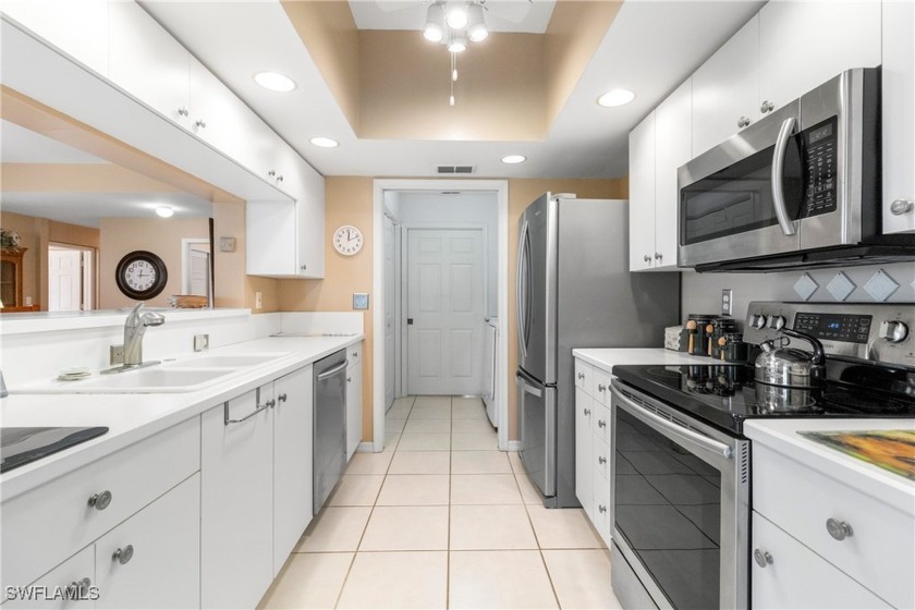 HUGE PRICE REDUCTION!! This beautiful turnkey condo located in - Beach Condo for sale in Bonita Springs, Florida on Beachhouse.com