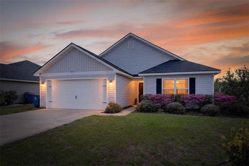 Like-new lakefront home offering 4 bedrooms and 2 bathrooms - Beach Home for sale in Brunswick, Georgia on Beachhouse.com