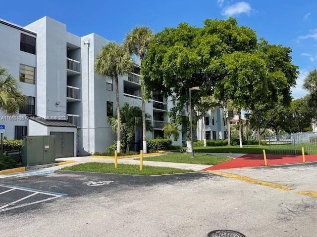 Spacious corner unit with 2 bedrooms, 2 bath, at Vista Del Lago - Beach Condo for sale in Miami, Florida on Beachhouse.com