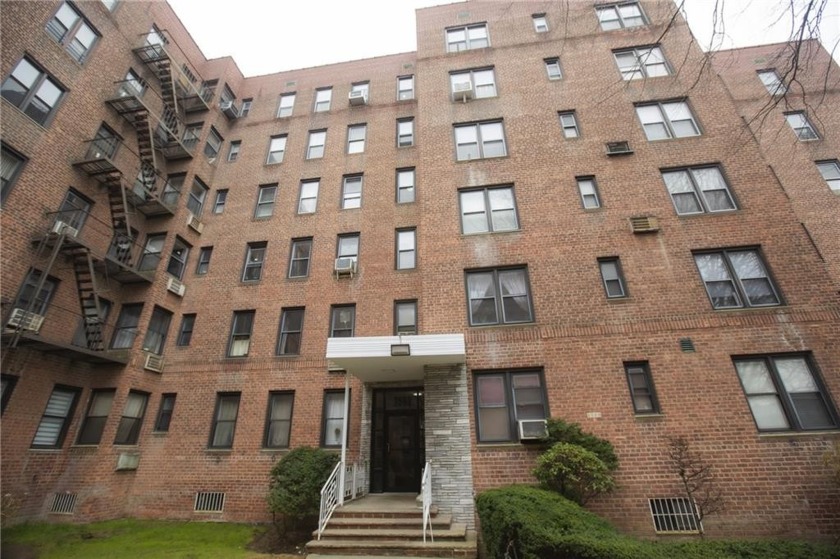 Welcome to Whitney Manor, one of the best Co-Ops in Southern - Beach Apartment for sale in Brooklyn, New York on Beachhouse.com