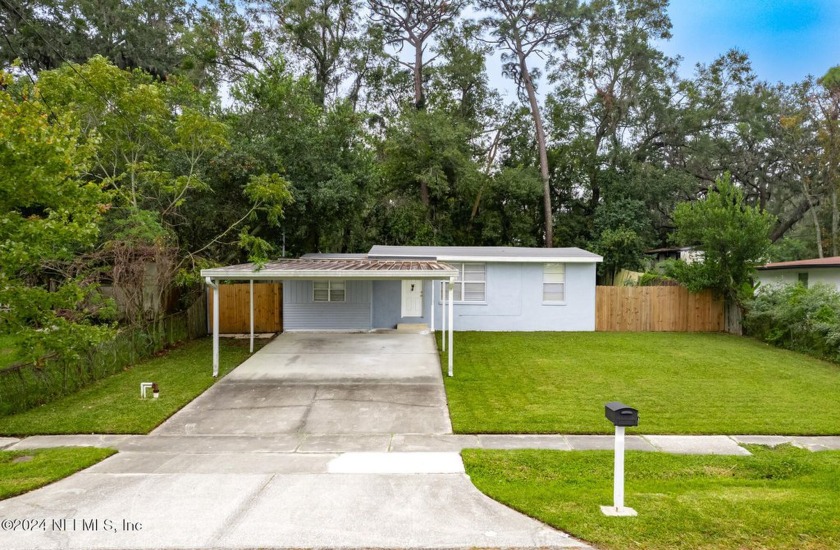 House For Sale! This 3-bedroom 2 full bath concrete block house - Beach Home for sale in Jacksonville, Florida on Beachhouse.com