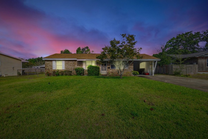 Lovely home in the heart of FWB, could be a great investment - Beach Home for sale in Fort Walton Beach, Florida on Beachhouse.com