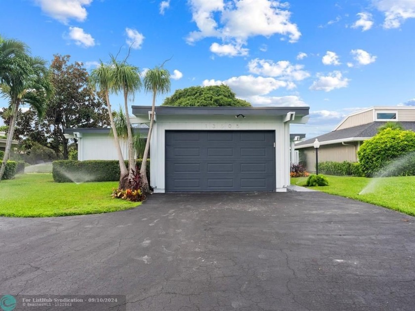 Beautiful 3BR/2BA Home has been totally upgraded. Lake Views - Beach Home for sale in Palm Beach Gardens, Florida on Beachhouse.com