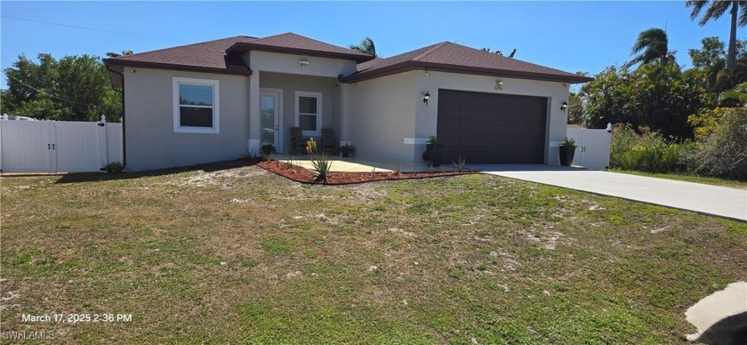 *ELEGANT LIVING AT ITS BEST* TEN FOOT CEILINGS THROUGHOUT - Beach Home for sale in Naples, Florida on Beachhouse.com