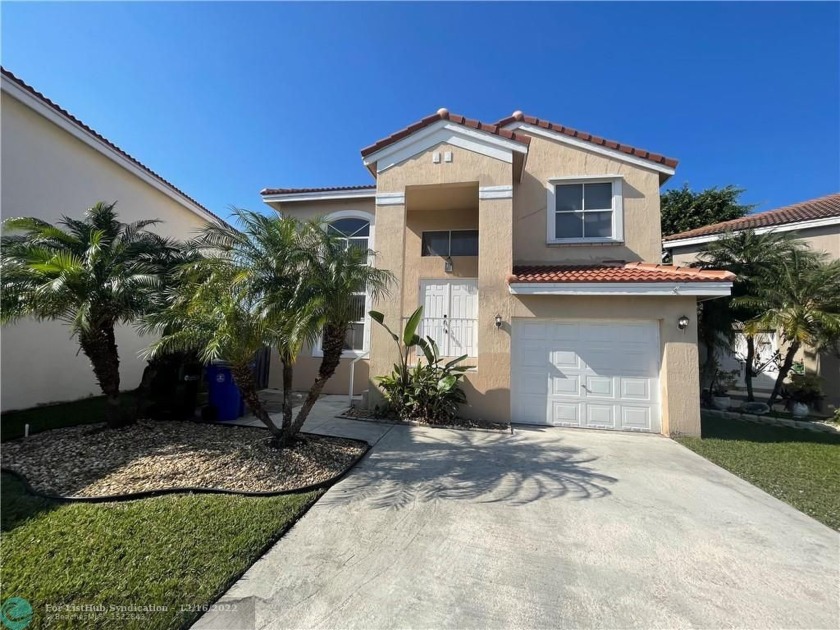 Beautiful, lake-front home in Cypress Cove with brand NEW tile - Beach Home for sale in Margate, Florida on Beachhouse.com
