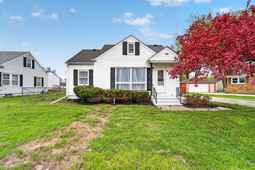 Okay, can we talk about this GEM?! This beautifully renovated - Beach Home for sale in Pleasant Prairie, Wisconsin on Beachhouse.com