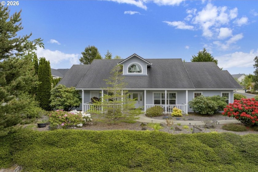 Corner lot in desirable Willow Dunes East with space, style, and - Beach Home for sale in Florence, Oregon on Beachhouse.com