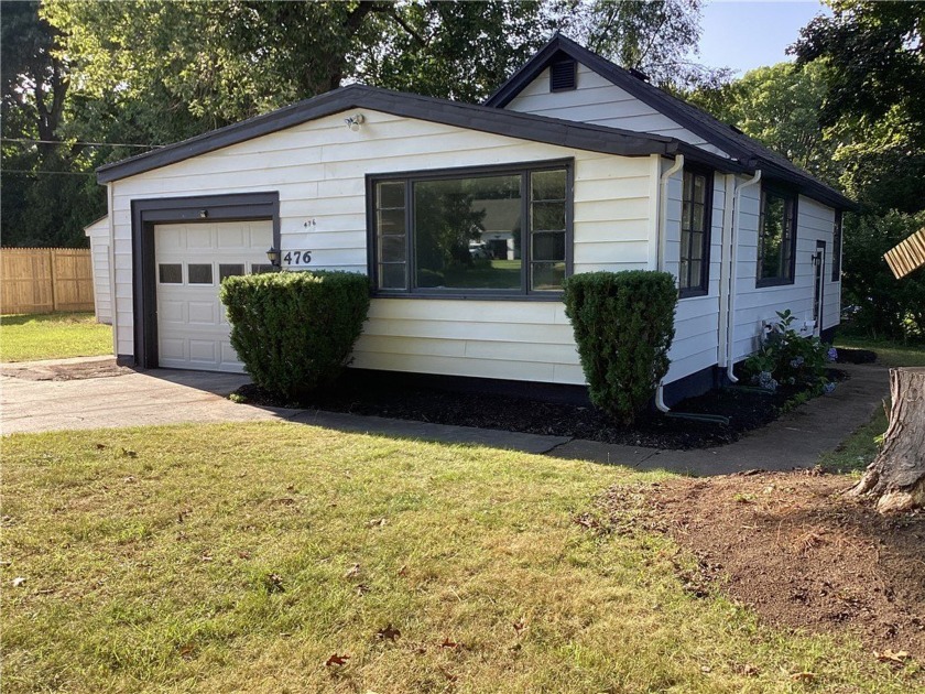 Charming one bedroom and bath ranch bungalow in excellent - Beach Home for sale in Webster, New York on Beachhouse.com