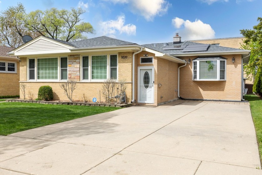 Unique house for sale in a highly-demanded neighborhood - Skokie - Beach Home for sale in Skokie, Illinois on Beachhouse.com