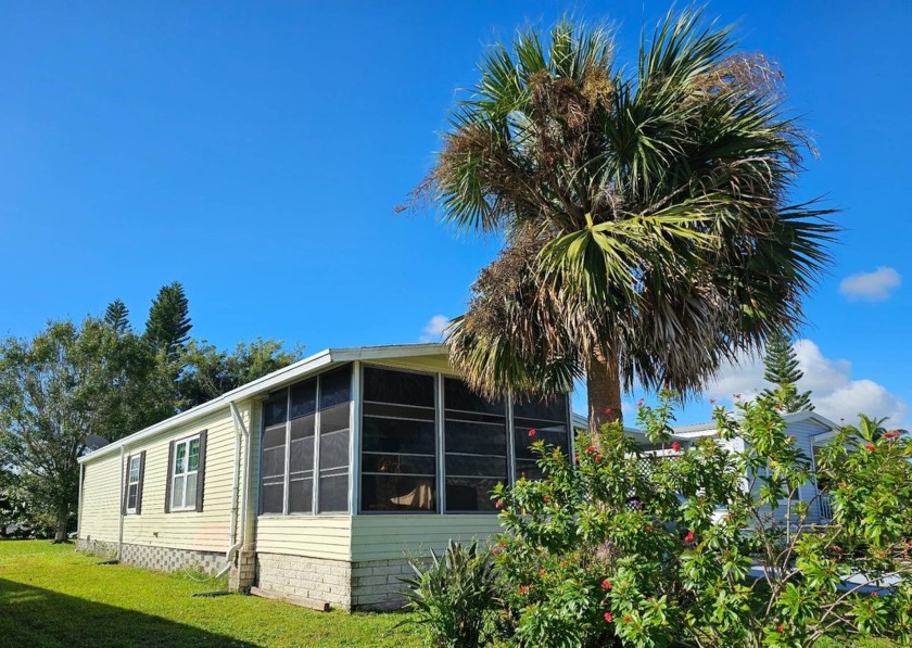 Welcome to this charming 1,344 sq. ft. 2-bed/2-bath home nestled - Beach Home for sale in Vero Beach, Florida on Beachhouse.com