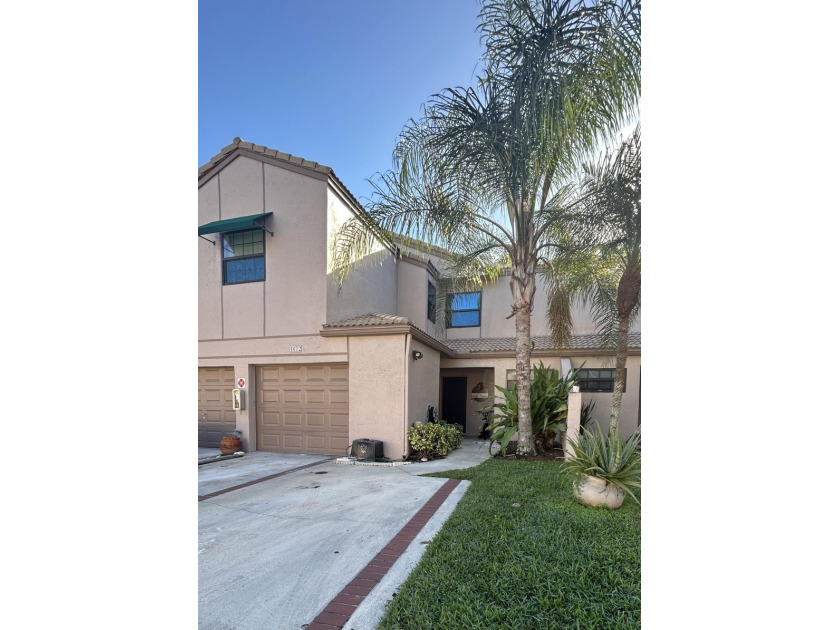 MOTIVATED SELLER OFFERING CONCESSIONS TOWARDS HOA FEES!!! Come - Beach Condo for sale in Coral Springs, Florida on Beachhouse.com