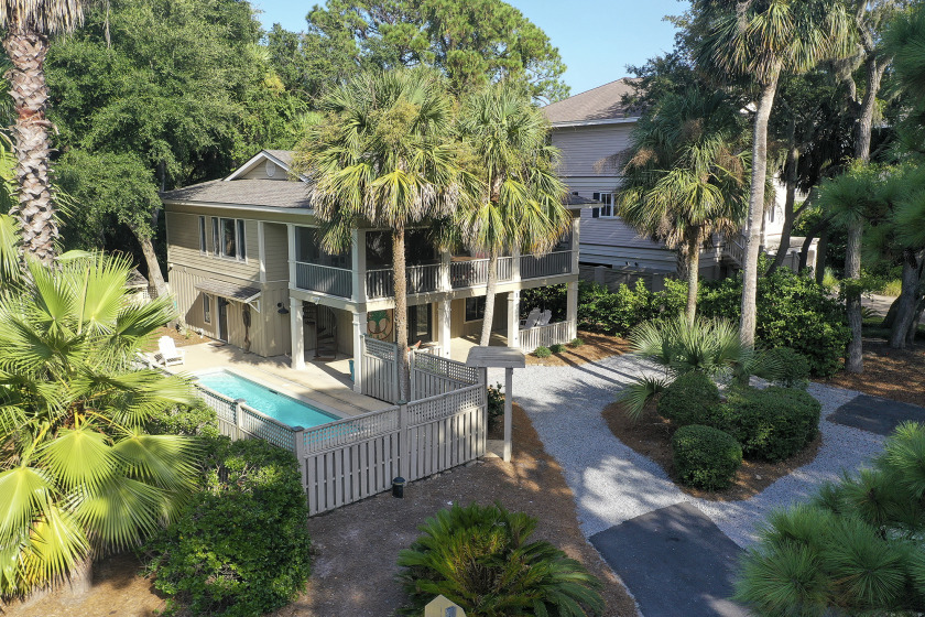 5th row beach home with private pool, hot tub, screened-in porch - Beach Vacation Rentals in Hilton Head Island, South Carolina on Beachhouse.com