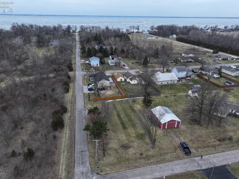 Corner lot near Sandusky Bay feels wide open and full of - Beach Lot for sale in Port Clinton, Ohio on Beachhouse.com