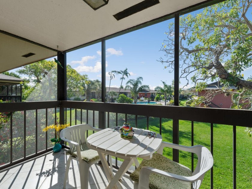 Light, bright and beautifully maintained 2nd floor corner unit - Beach Condo for sale in Marco Island, Florida on Beachhouse.com