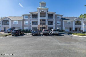 Welcome to this 1 bedroom, 1 full bath condo with a den/bonus - Beach Condo for sale in St Augustine, Florida on Beachhouse.com