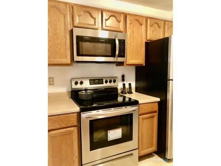 Beautiful townhouse-style condo located in the desirable - Beach Condo for sale in Stratford, Connecticut on Beachhouse.com